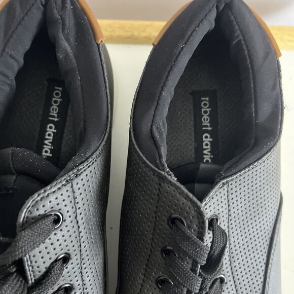Robert David Black Low Top Casual Men’s Snikers Size 13 M Comfortable Matrix